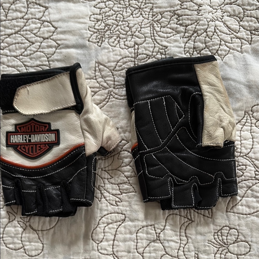 Harley-Davidson Black and White Fingerless Gloves with Knuckle Padding